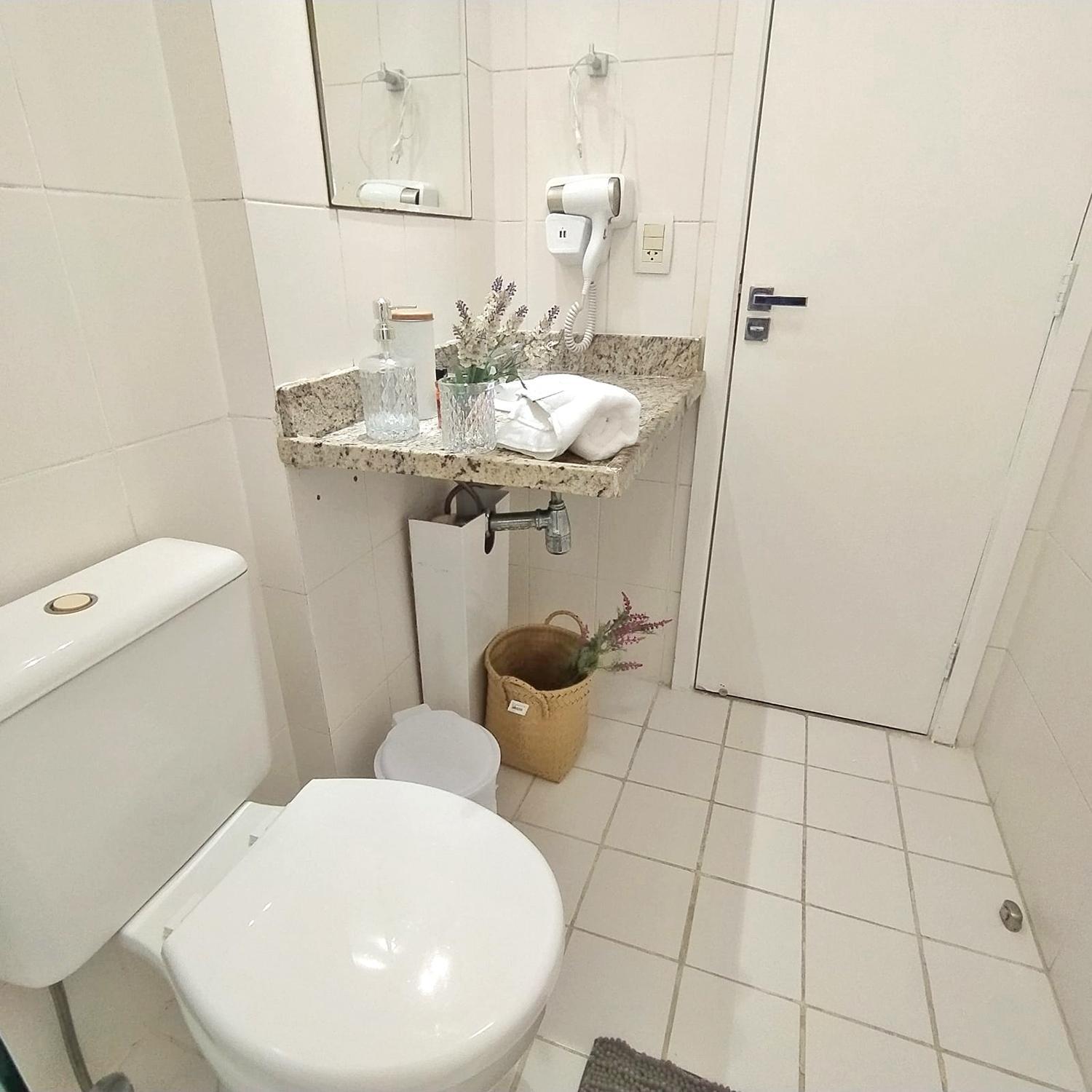Charmoso Na Barra Da Tijuca Proximo Ao Riocentro, Com Piscina E Estacionamento